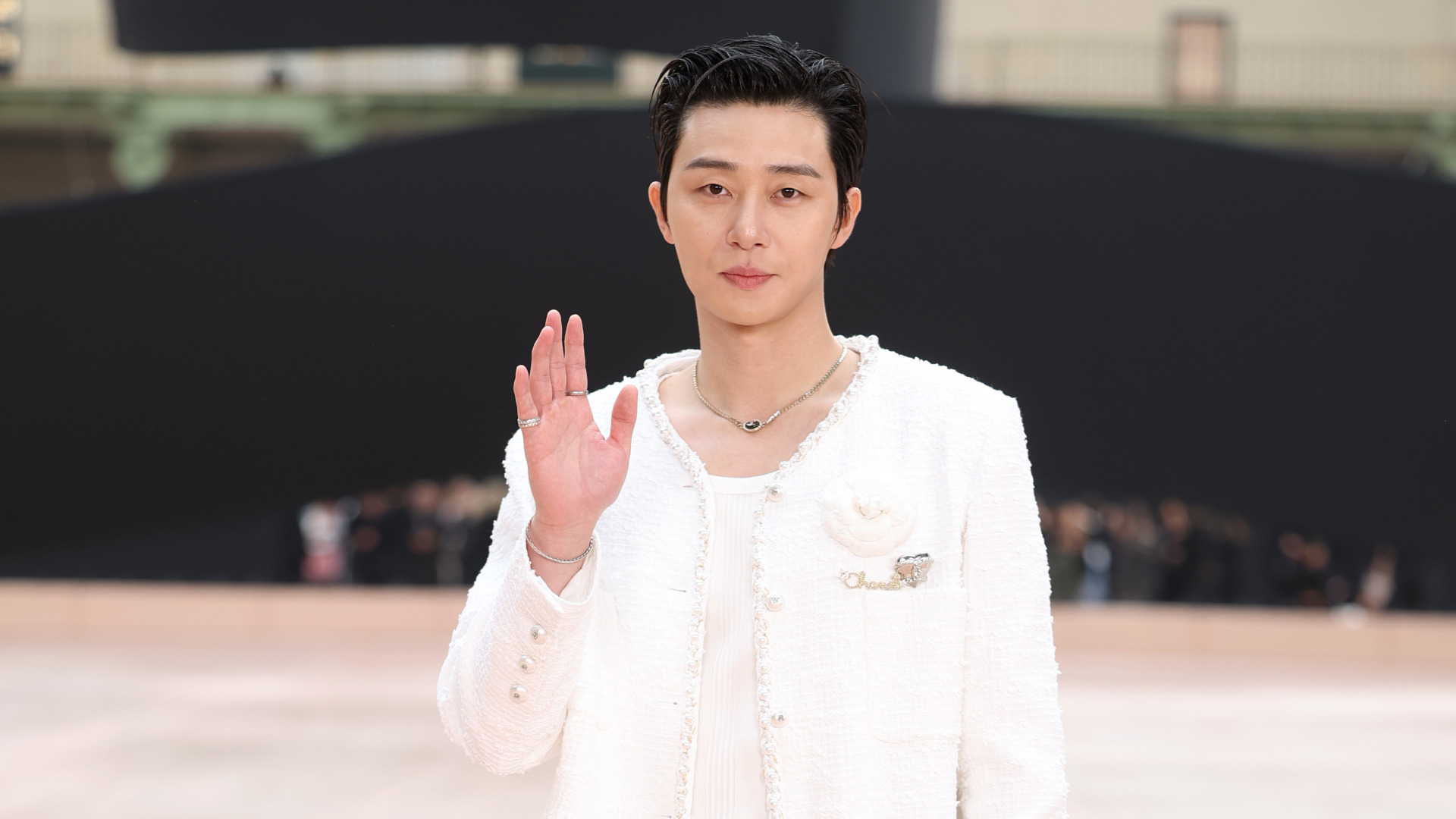 <b>박서준</b>이 샤넬 트위드재킷을 통해 보여준 매력