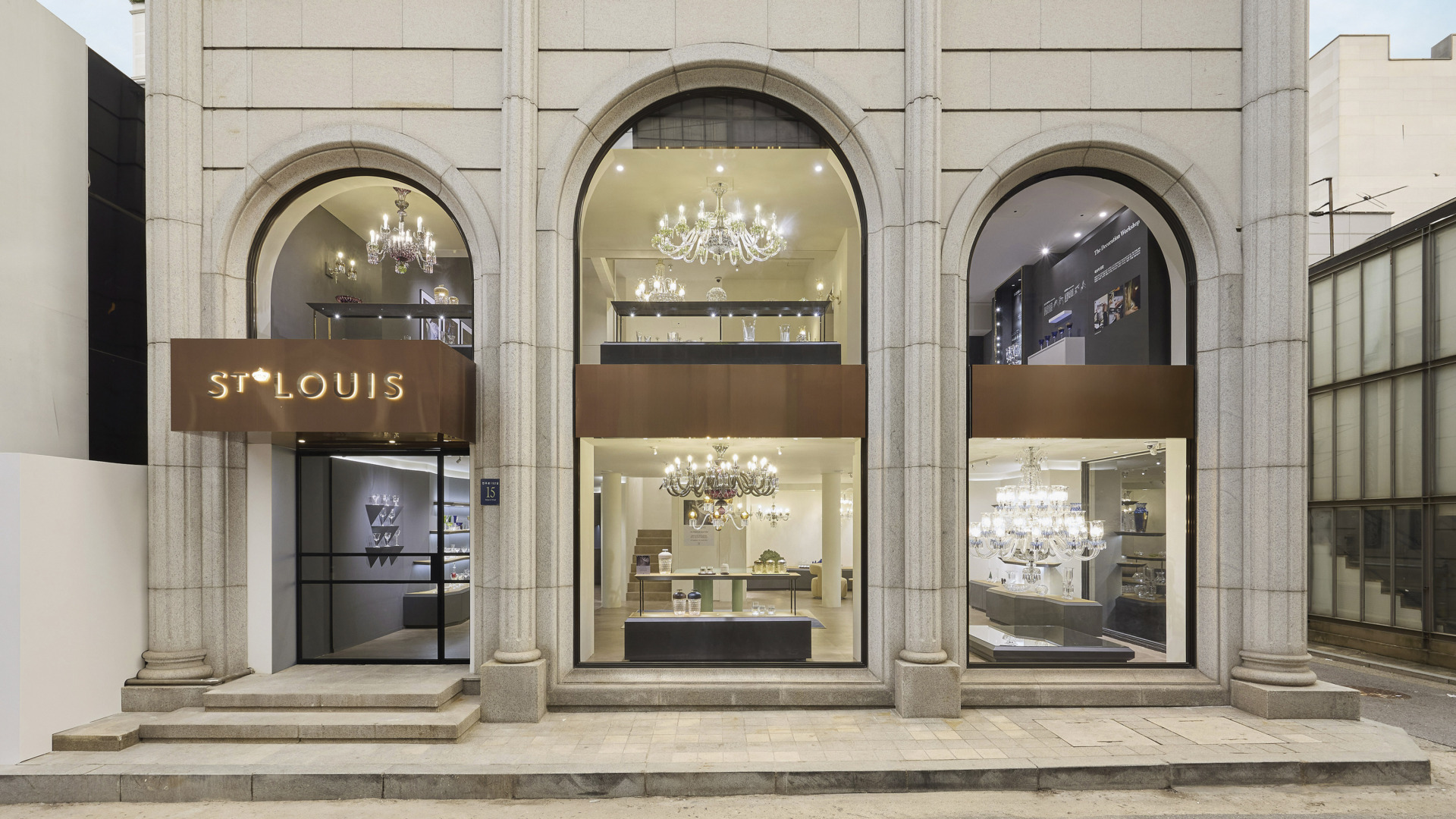 이제 도산대로에서 생루이 크리스털을 만날 수 있다 - 뉴스 썸네일 이미지