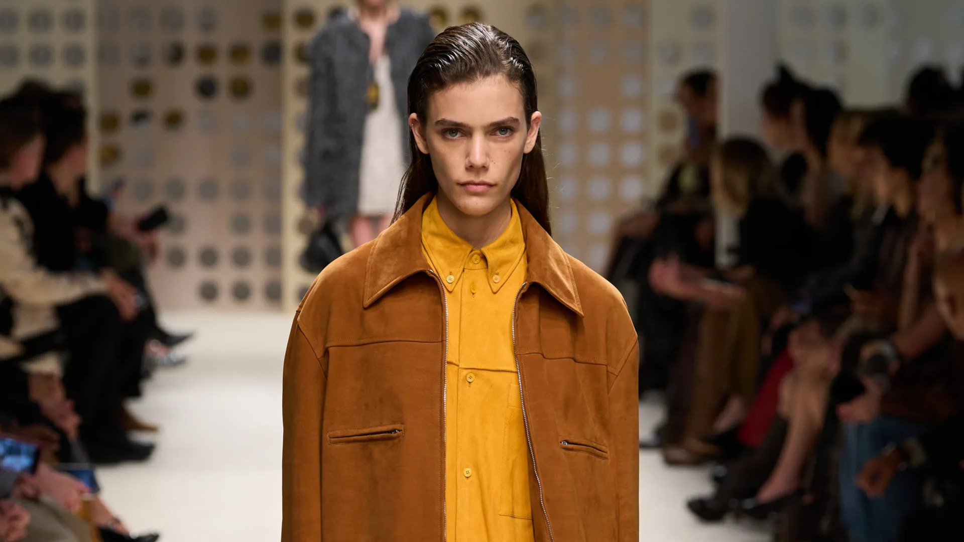 내 스타일이 단조롭게 느껴진다면? '이 아이템'을 입어보세요 - 뉴스 썸네일 이미지